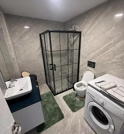 Merkezi Super Luxs 2 דירה